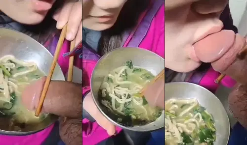 Độc lạ em ăn mì còn lấy chim anh chấm vào nước để mút